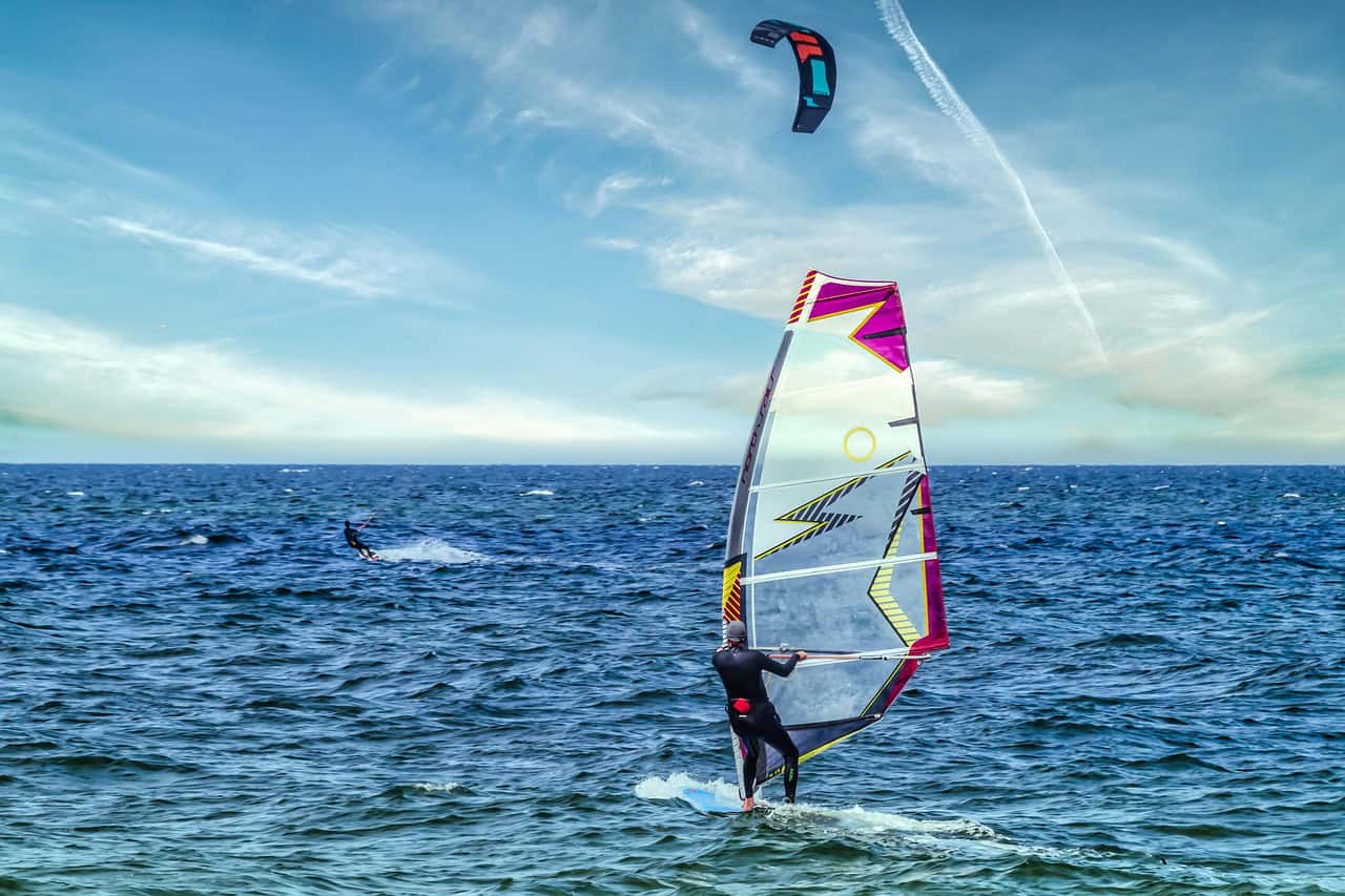 Kitesurfing vs Windsurfing