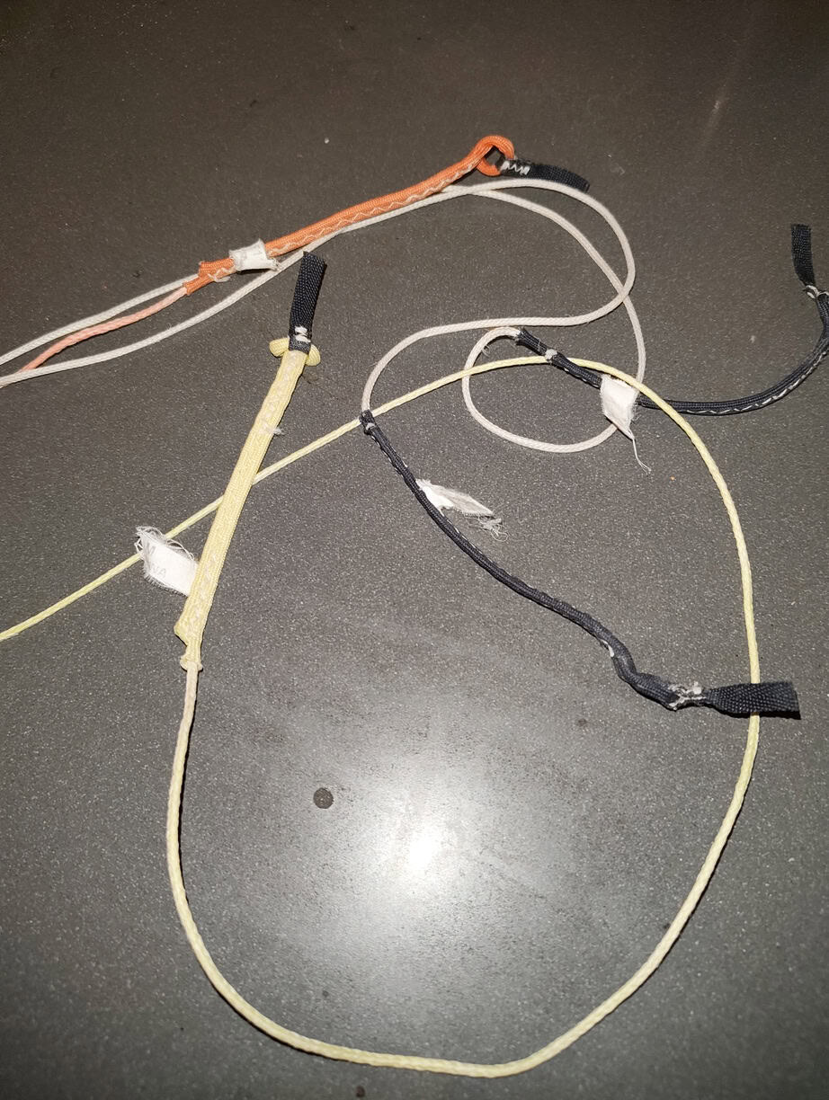 kite lines wear showing fraying at pigtail connection point on kitesurfing flying line